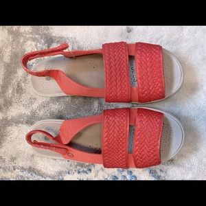 Bzees 9 women’s coral colored sandal